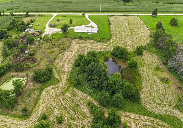 2nd image of 39541 Jingo Rd, Lacygne, KS 66040 | MLS# 2631656