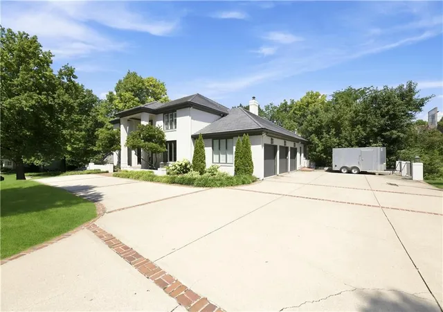 Photo 2 of Mansion for sale at 3048 W 118th Terrace, Leawood, KS 66211 | MLS# 2631657 | Listing updated on 2026-09-17