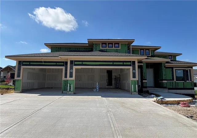 Photo 3 of Single family home for sale at 17608 Carter St, Shawnee Mission, KS 66221 | MLS# 2631667 | Listing updated on 2026-10-18