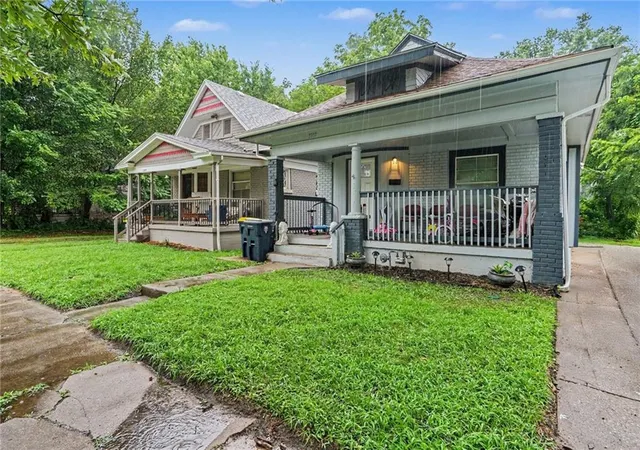 Photo 2 of Single family home for sale at 3337 Park Ave, Kansas City, MO 64109 | MLS# 2631678 | Listing updated on 2026-08-25
