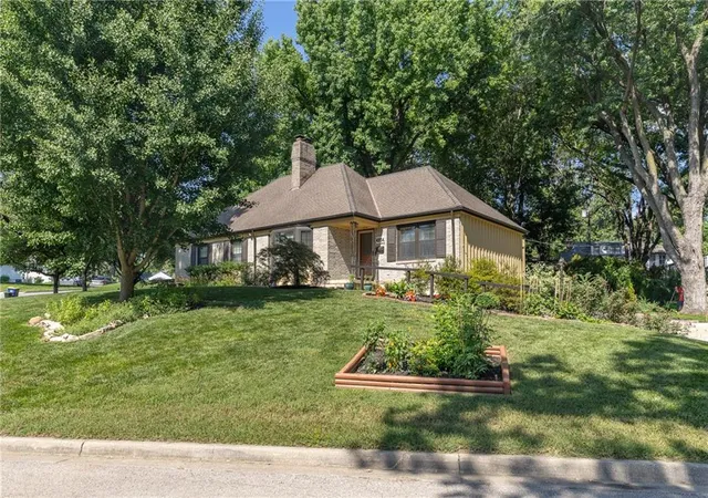 3rd image of 4934 Howe Dr, Roeland Park, KS 66205 | MLS# 2631713