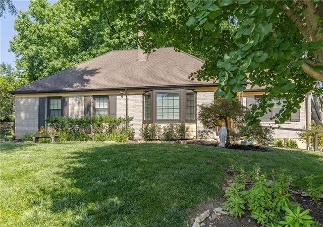 4th image of 4934 Howe Dr, Roeland Park, KS 66205 | MLS# 2631713