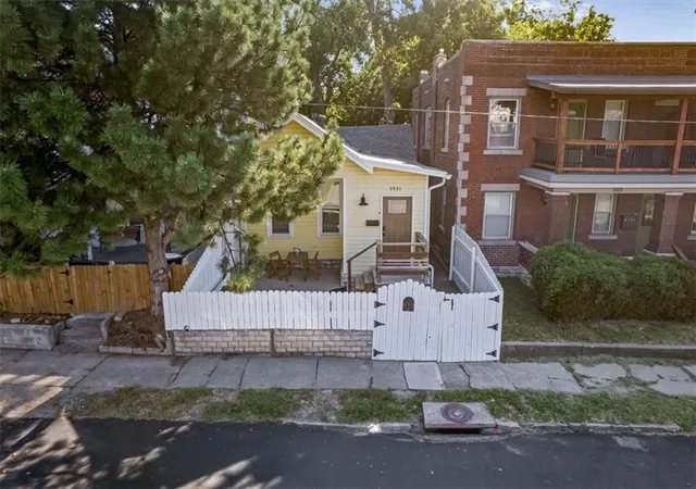 Photo 2 of Single family home for sale at 3921 Central St, Kansas City, MO 64111 | MLS# 2631722 | Listing updated on 2026-09-09