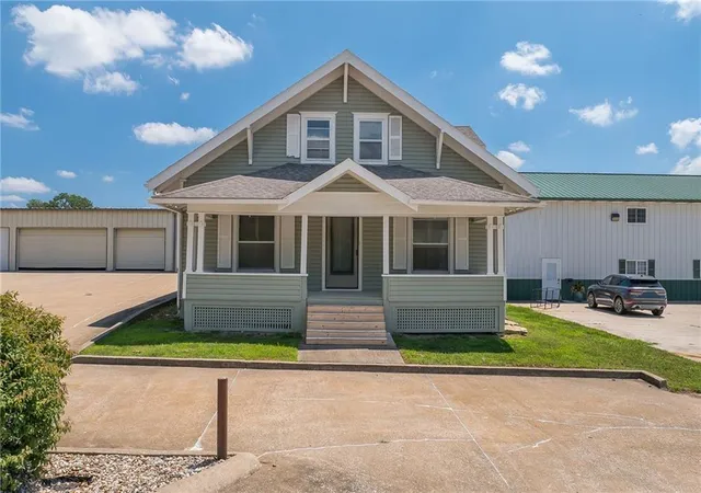 2nd image of 911 Cherry St, Chillicothe, MO 64601 | MLS# 2631731