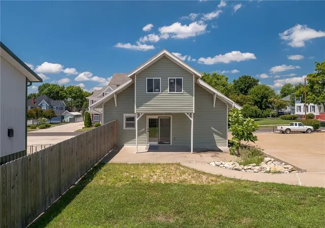 4th image of 911 Cherry St, Chillicothe, MO 64601 | MLS# 2631731