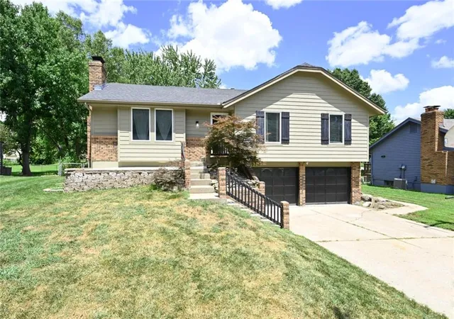 Single family home for sale at 7320 NW 78th Street, Kansas City, MO 64152 | MLS# 2631739