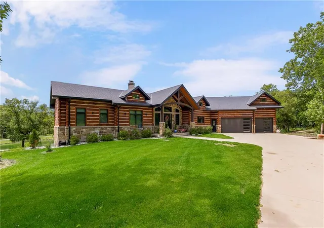 3rd image of 30700 W 102nd Street, De Soto, KS 66018 | MLS# 2631742