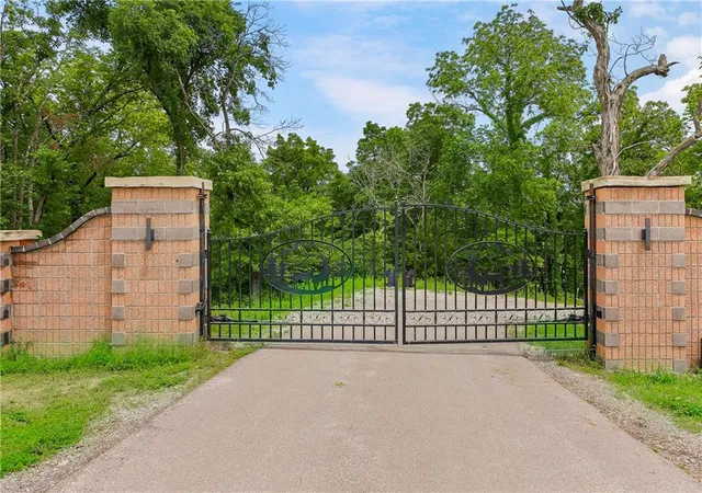 49th image of 30700 W 102nd St, De Soto, KS 66018 | MLS# 2631742