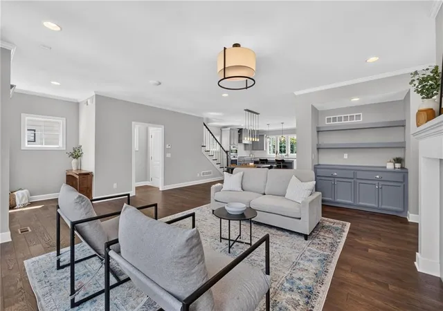 Photo 3 of Sale Pending at 729 Corbin Ter, Kansas City, MO 64111 | MLS# 2631757 | Listing updated on 2026-08-23