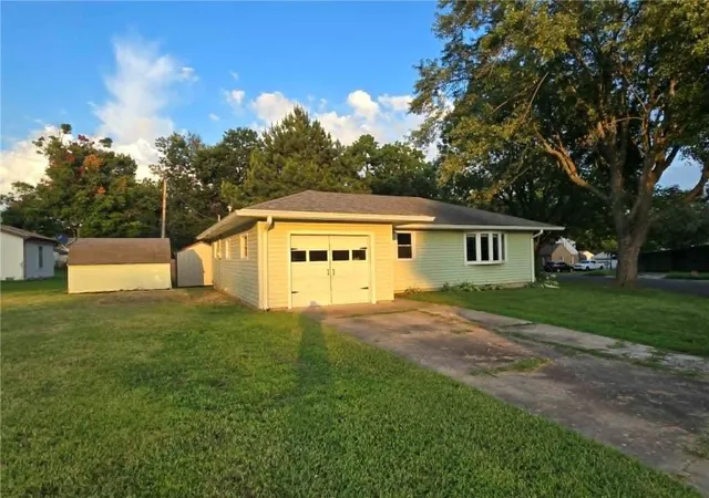 2nd image of 303 E Truman Ave, Clinton, MO 64735 | MLS# 2631765