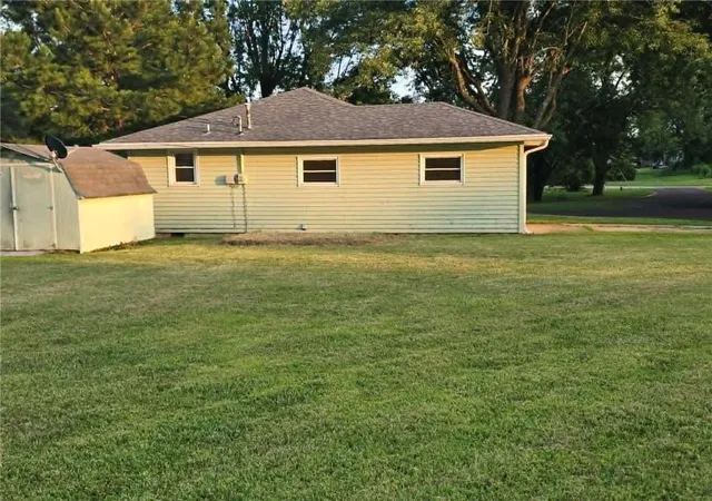 3rd image of 303 E Truman Ave, Clinton, MO 64735 | MLS# 2631765
