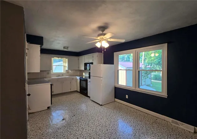 4th image of 303 E Truman Ave, Clinton, MO 64735 | MLS# 2631765