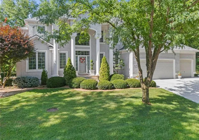 Photo 1 of Single family home for sale at 1629 Sw Hedgewood Ln, Lee's Summit, MO 64081 | MLS# 2631771 | Listing updated on 2026-09-27