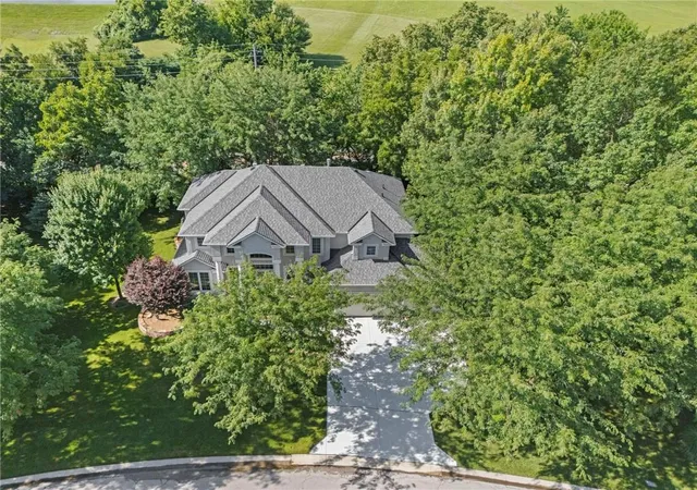 Photo 2 of Single family home for sale at 1629 Sw Hedgewood Ln, Lee's Summit, MO 64081 | MLS# 2631771 | Listing updated on 2026-09-27