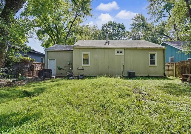 29th image of 1911 Tennessee St, Lawrence, KS 66046 | MLS# 2631782