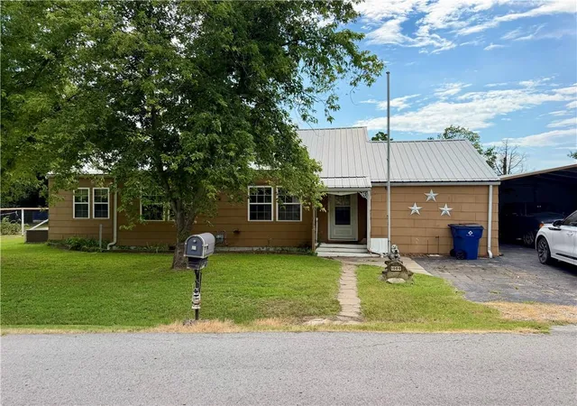 Photo 1 of Single family home for sale at 1900 Home Cir St, Coffeyville, KS 67337 | MLS# 2631783 | Listing updated on 2026-09-07