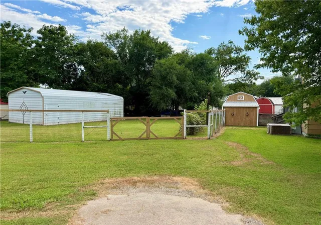 Photo 2 of Single family home for sale at 1900 Home Cir St, Coffeyville, KS 67337 | MLS# 2631783 | Listing updated on 2026-09-07