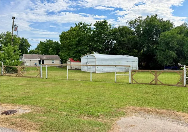 Photo 3 of Single family home for sale at 1900 Home Cir St, Coffeyville, KS 67337 | MLS# 2631783 | Listing updated on 2026-09-07