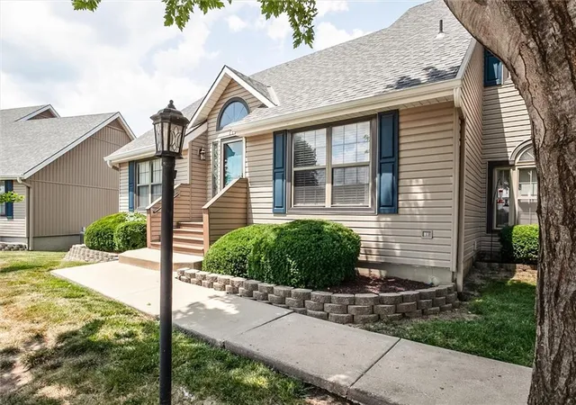 1st image of 112 Stonebridge Ln, Smithville, MO 64089 | MLS# 2631787