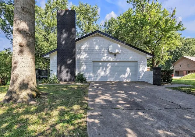 Photo 2 of Single family home for sale at 4806 Stonecrest Ter, Saint Joseph, MO 64506 | MLS# 2631794 | Listing updated on 2026-08-31