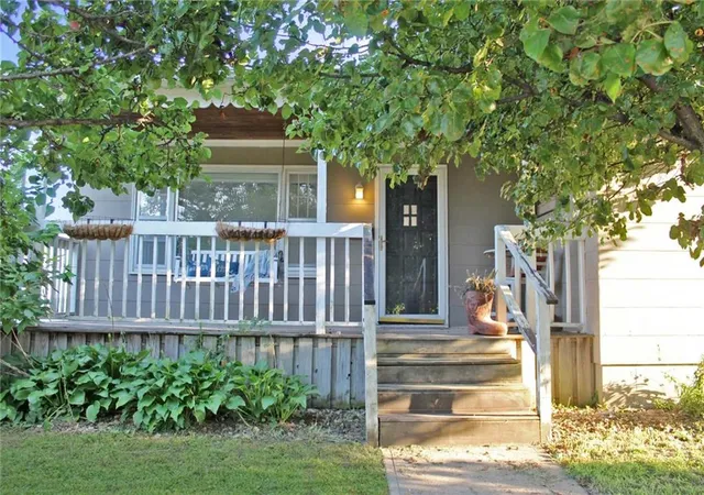 Photo 1 of Single family home for sale at 601 W Broadway St, Higginsville, MO 64037 | MLS# 2631815 | Listing updated on 2026-08-20
