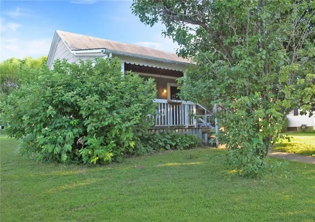 Photo 2 of Single family home for sale at 601 W Broadway St, Higginsville, MO 64037 | MLS# 2631815 | Listing updated on 2026-08-20