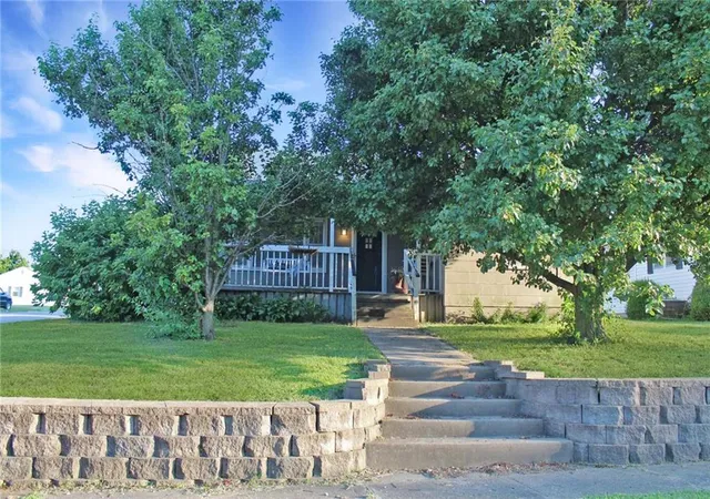 Photo 3 of Single family home for sale at 601 W Broadway St, Higginsville, MO 64037 | MLS# 2631815 | Listing updated on 2026-08-20