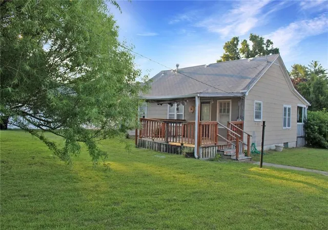 Photo 4 of Single family home for sale at 601 W Broadway St, Higginsville, MO 64037 | MLS# 2631815 | Listing updated on 2026-08-20