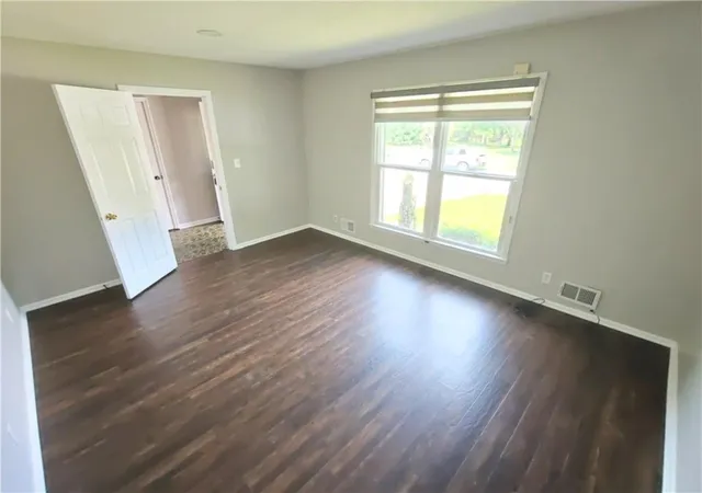 Photo 4 of Sale Pending at 1512 SW Morningside Dr, Blue Springs, MO 64015 | MLS# 2631826 | Listing updated on 2026-09-16