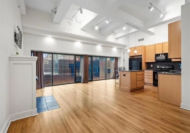 Photo 2 of Condo for sale at 1101 Walnut St #502, Kansas City, MO 64106 | MLS# 2631832 | Listing updated on 2026-08-25