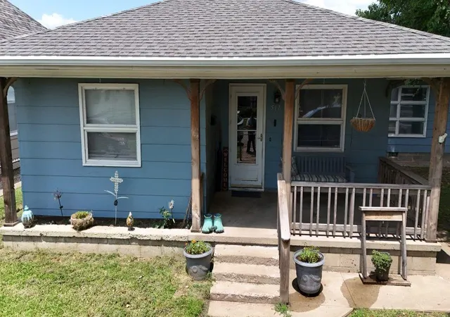1st image of 517 Kentucky St, Saint Joseph, MO 64504 | MLS# 2631840