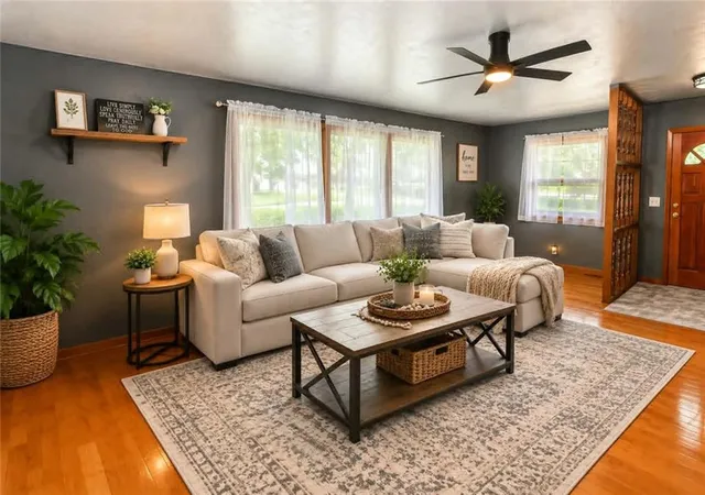 2nd image of 517 Kentucky St, Saint Joseph, MO 64504 | MLS# 2631840