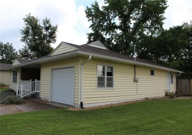 3rd image of 1103 Signor St, Humboldt, KS 66748 | MLS# 2631847