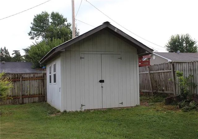 4th image of 1103 Signor St, Humboldt, KS 66748 | MLS# 2631847