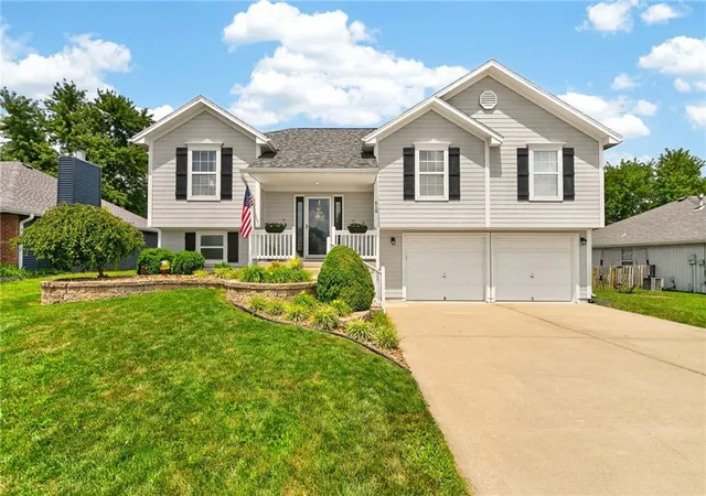 1st image of 618 Gateway Dr, Grain Valley, MO 64029 | MLS# 2631850