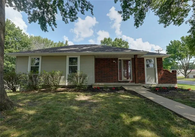 2nd image of 501 W Mcdowell Ave, Odessa, MO 64076 | MLS# 2631853