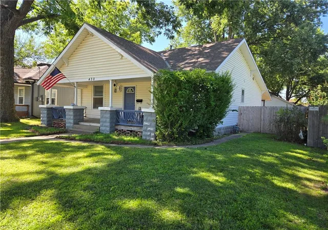 1st image of 430 Walnut Ave, Osawatomie, KS 66064 | MLS# 2631858