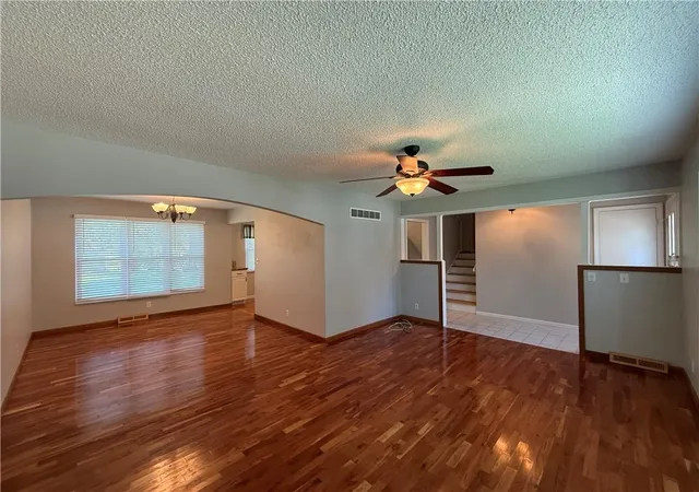 4th image of 505 S Ridge Dr, Olathe, KS 66061 | MLS# 2631859