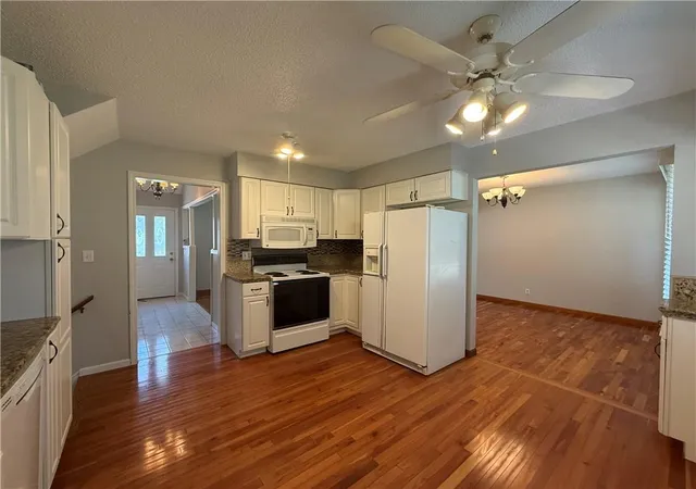 5th image of 505 S Ridge Dr, Olathe, KS 66061 | MLS# 2631859
