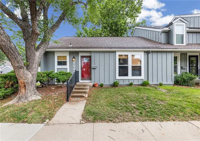 image of 8023 Halsey St, Lenexa, KS 66215 | MLS# 2631865