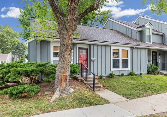 image of 8023 Halsey St, Lenexa, KS 66215 | MLS# 2631865