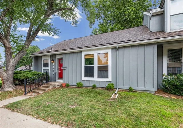 image of 8023 Halsey St, Lenexa, KS 66215 | MLS# 2631865