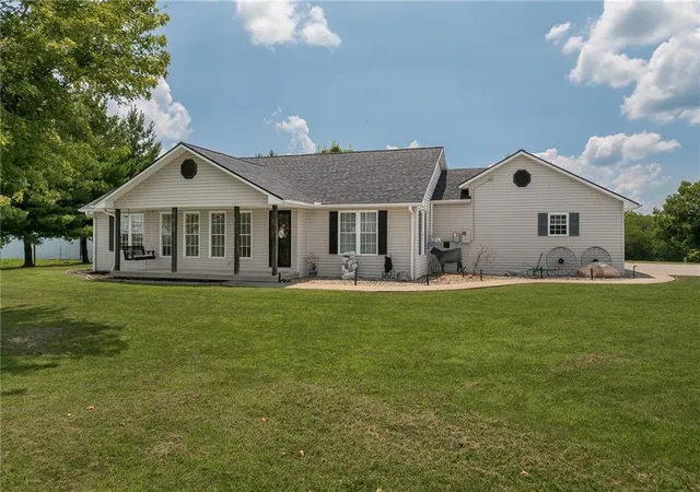 1st image of 10700 Se Crabapple Rd, Agency, MO 64401 | MLS# 2631866