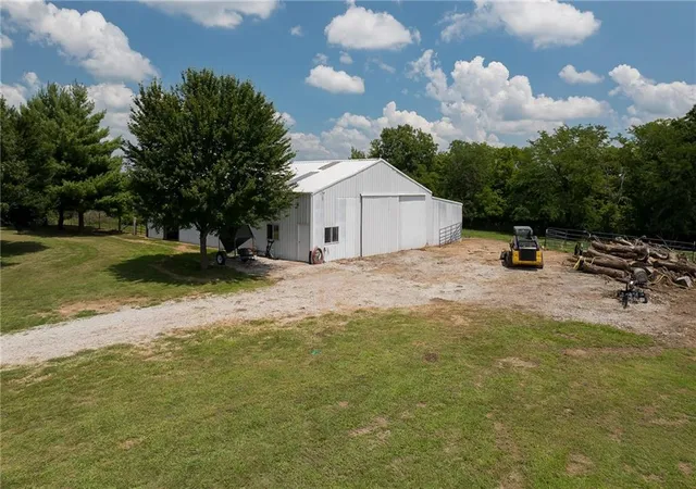 5th image of 10700 Se Crabapple Rd, Agency, MO 64401 | MLS# 2631866