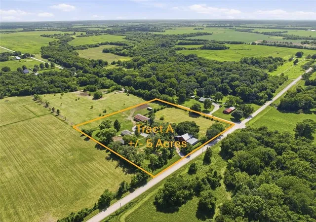 Photo 2 of Single family home for sale at 33701 E 275th Street, Garden City, MO 64747 | MLS# 2631878 | Listing updated on 2026-09-28