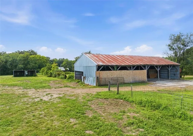 Photo 3 of Single family home for sale at 33701 E 275th Street, Garden City, MO 64747 | MLS# 2631878 | Listing updated on 2026-09-28