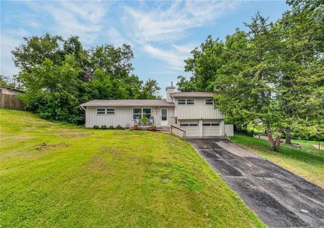 Photo 2 of Single family home for sale at 6922 Nw 68th Terrace, Kansas City, MO 64152 | MLS# 2631880 | Listing updated on 2026-10-05