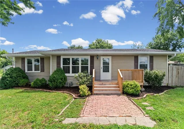 Photo 2 of Single family home for sale at 1101 Wellington St, Richmond, MO 64085 | MLS# 2631884 | Listing updated on 2026-08-22