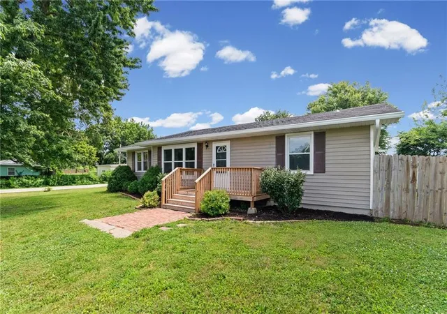 Photo 3 of Single family home for sale at 1101 Wellington St, Richmond, MO 64085 | MLS# 2631884 | Listing updated on 2026-08-22