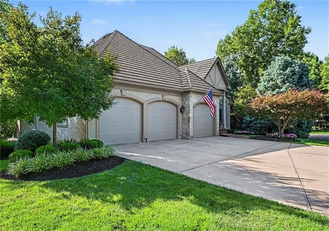 3rd image of 11359 El Monte Ct, Leawood, KS 66211 | MLS# 2631892